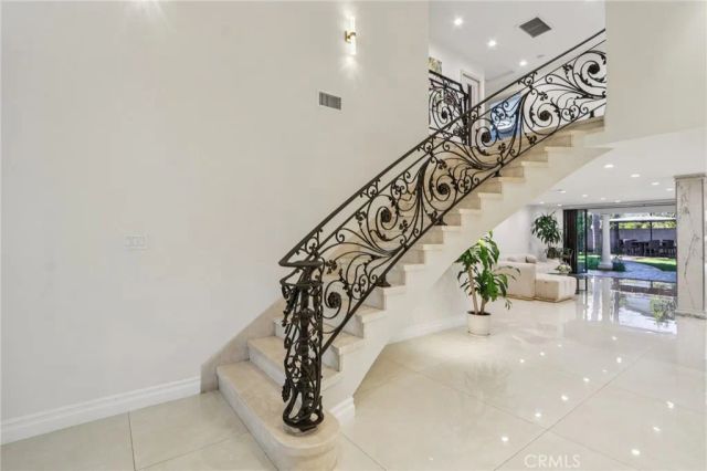 6355 Yolanda Avenue, Tarzana, CA 91335