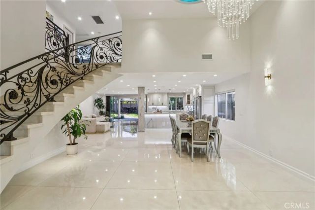 6355 Yolanda Avenue, Tarzana, CA 91335