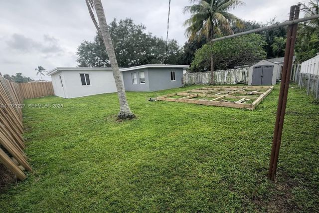 6305 Hayes St, Hollywood, FL 33024