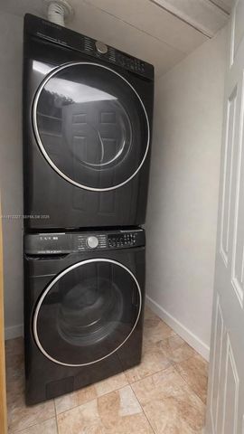 6305 Hayes St, Hollywood, FL 33024