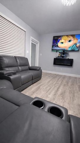 6305 Hayes St, Hollywood, FL 33024