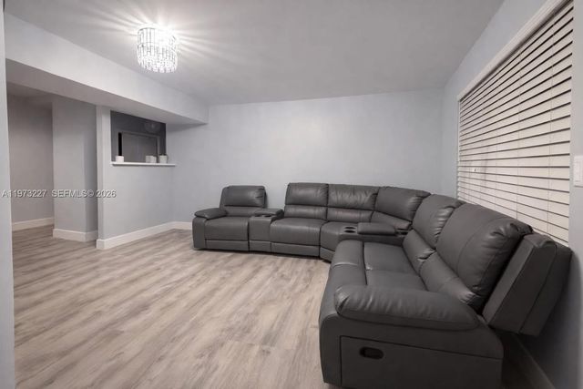 6305 Hayes St, Hollywood, FL 33024