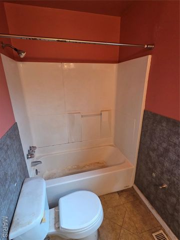 1 Silverwoods Lane, Fenton, MO 63026