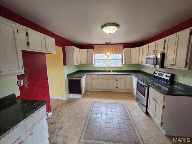 1 Silverwoods Lane, Fenton, MO 63026