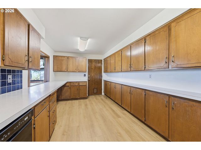 3182 BEECH St, Eugene, OR 97405