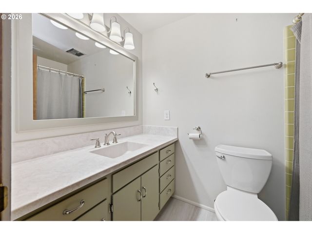 3182 BEECH St, Eugene, OR 97405