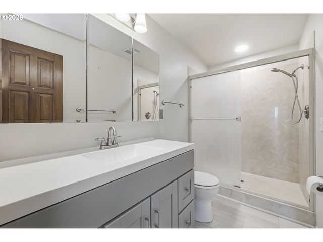 3182 BEECH St, Eugene, OR 97405