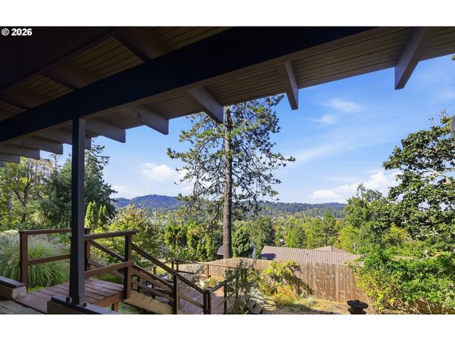 3182 BEECH St, Eugene, OR 97405