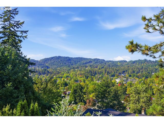 3182 BEECH St, Eugene, OR 97405