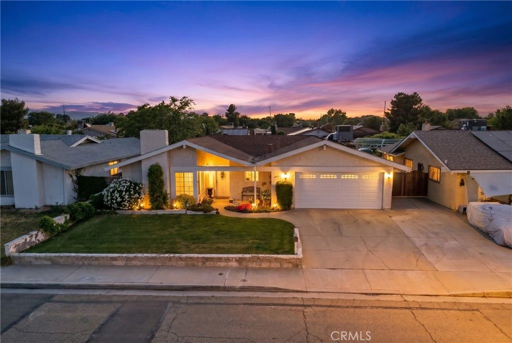 Image 2 of property listing at 44933 Hanstead Avenue, Lancaster, CA 93535