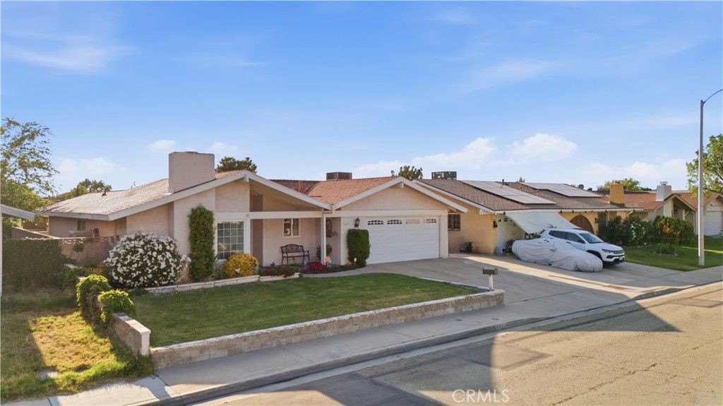 Image 28 of property listing at 44933 Hanstead Avenue, Lancaster, CA 93535