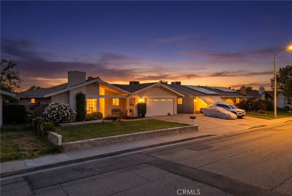 Image 4 of property listing at 44933 Hanstead Avenue, Lancaster, CA 93535