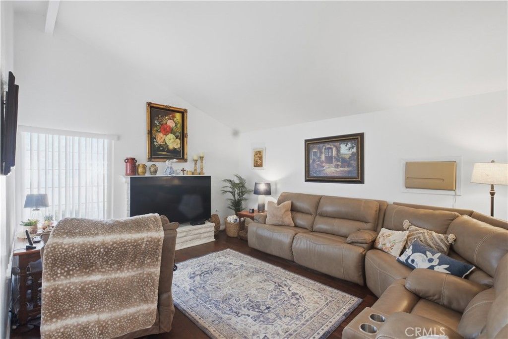 Image 5 of property listing at 44933 Hanstead Avenue, Lancaster, CA 93535