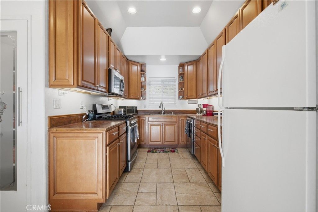 Image 7 of property listing at 44933 Hanstead Avenue, Lancaster, CA 93535