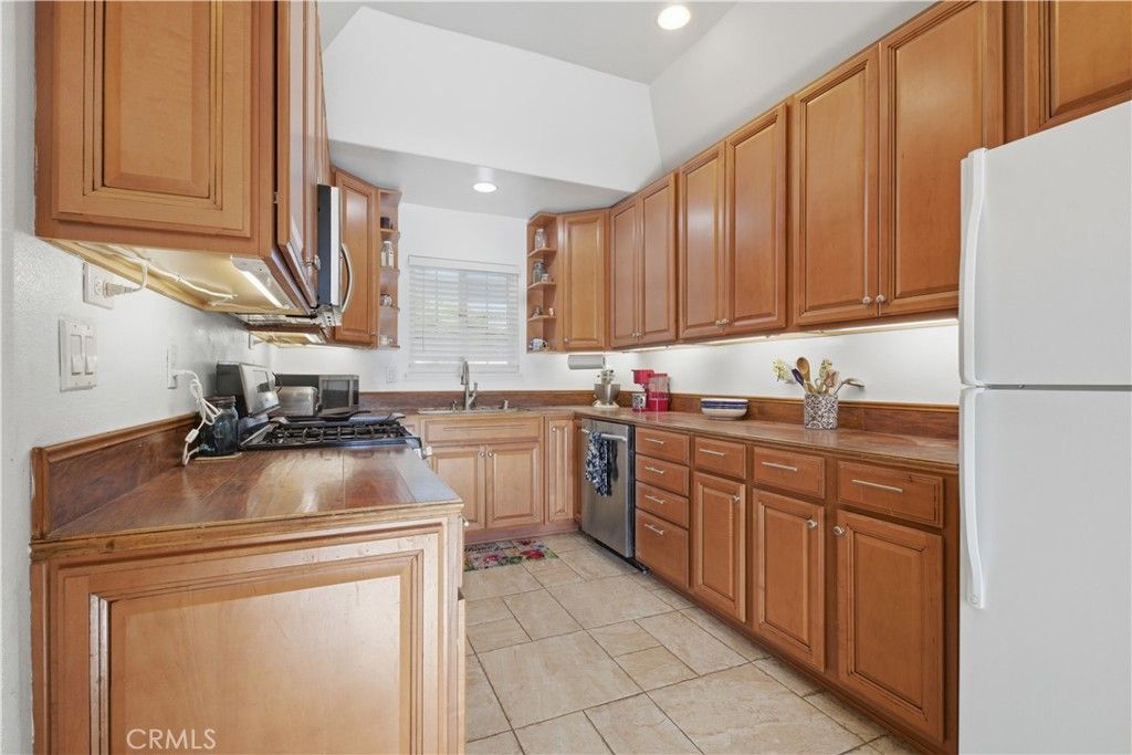 Image 8 of property listing at 44933 Hanstead Avenue, Lancaster, CA 93535