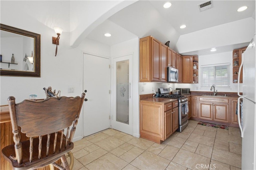 Image 9 of property listing at 44933 Hanstead Avenue, Lancaster, CA 93535