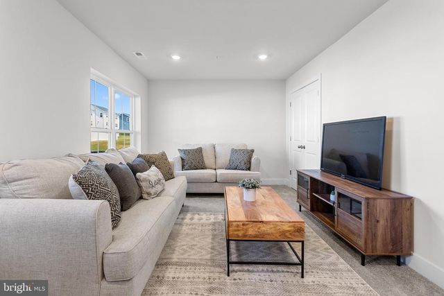 10893 DRUMMOND PL, White Plains, MD 20695