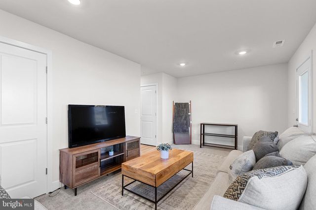 10893 DRUMMOND PL, White Plains, MD 20695
