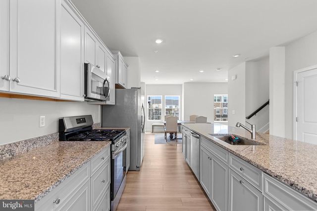 10893 DRUMMOND PL, White Plains, MD 20695