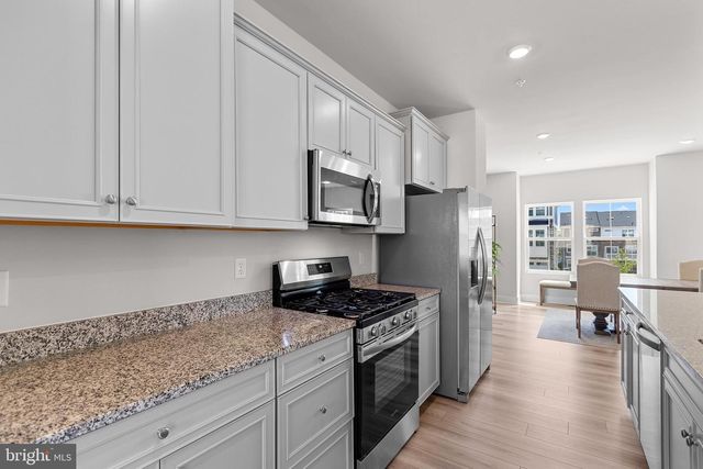 10893 DRUMMOND PL, White Plains, MD 20695