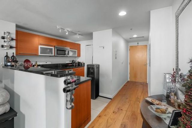 253 NE 2nd St 1007, Miami, FL 33132