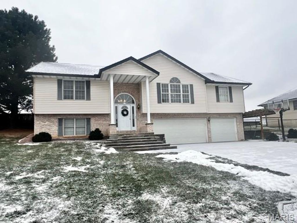 10 Hibiscus Lane, Hannibal, MO 63401