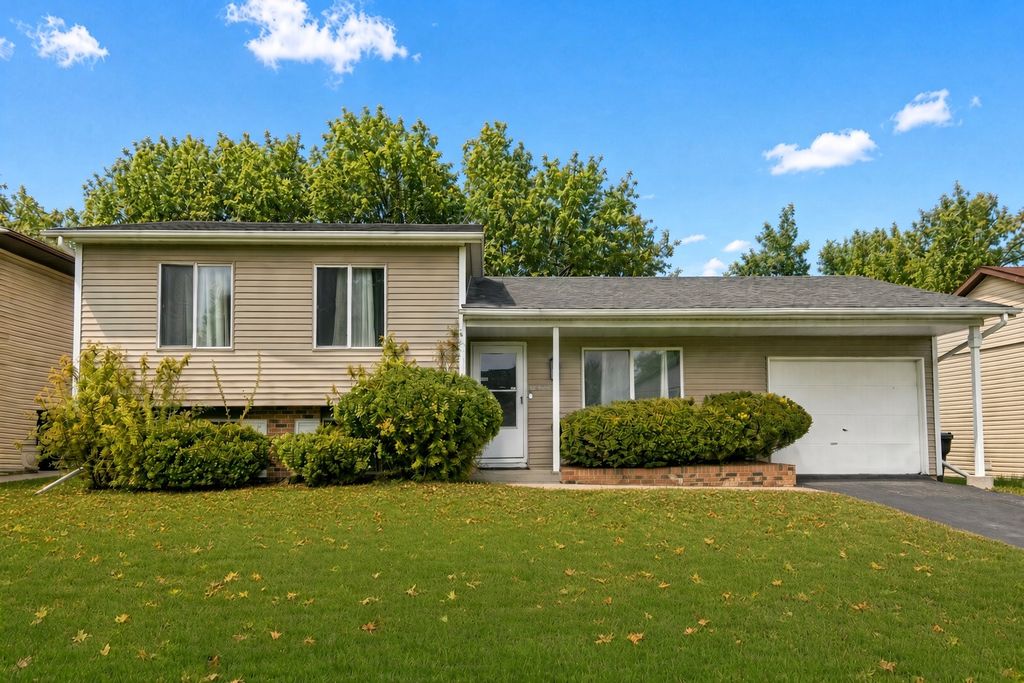 18200 Fountainbleau Drive, Hazel Crest, IL 60429 — exterior