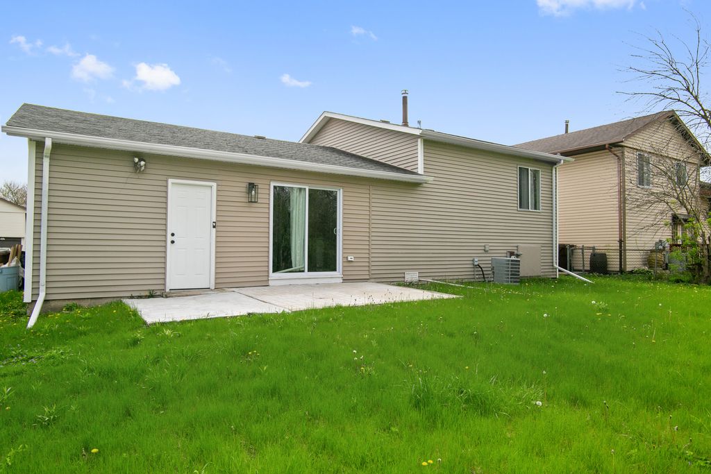 18200 Fountainbleau Drive, Hazel Crest, IL 60429 — photo 2