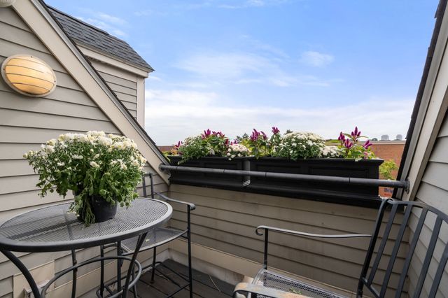 64 Constitution Rd 64, Boston, MA 02129