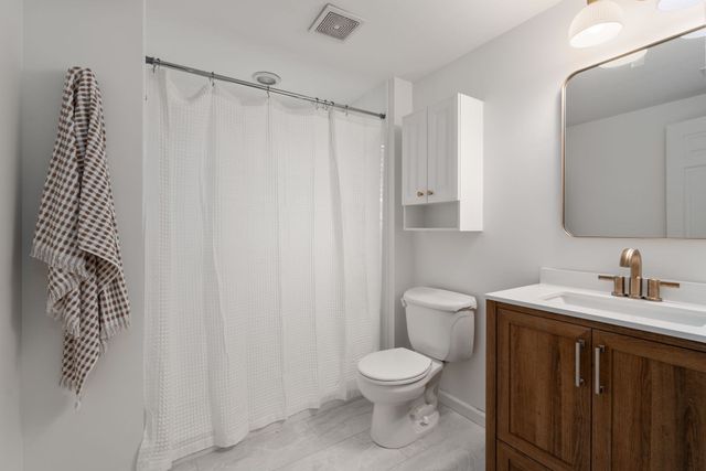 64 Constitution Rd 64, Boston, MA 02129