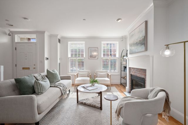 64 Constitution Rd 64, Boston, MA 02129