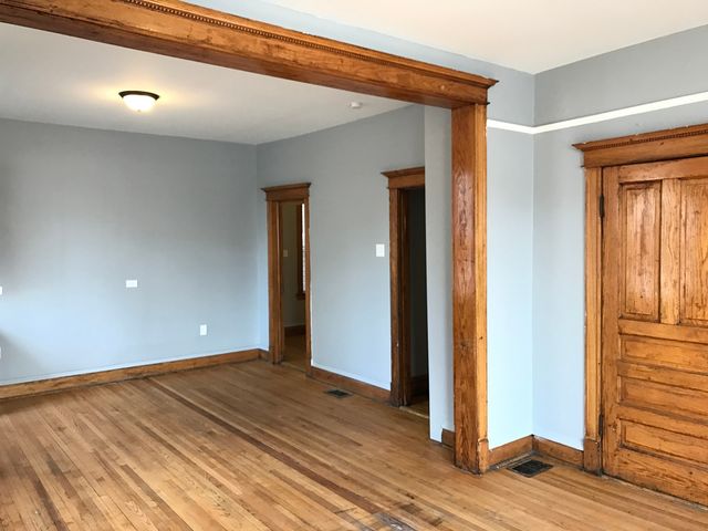 2215 S Albany Avenue 1F, Chicago, IL 60623