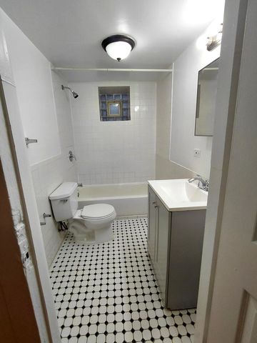 2215 S Albany Avenue 1F, Chicago, IL 60623