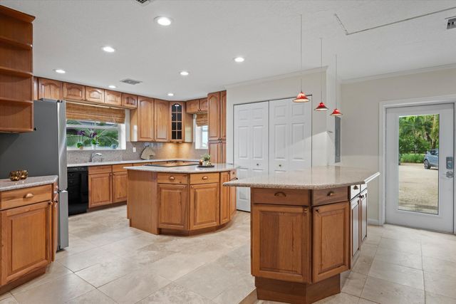 1037 F Road, Loxahatchee Groves, FL 33470