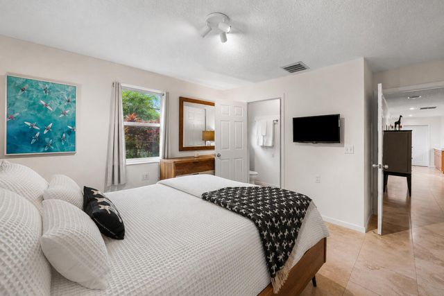 1037 F Road, Loxahatchee Groves, FL 33470