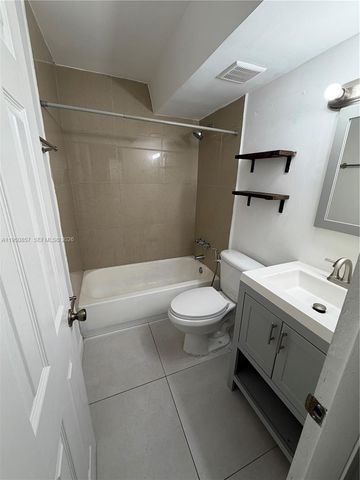 5199 NW 7th St 111, Miami, FL 33126