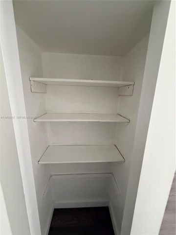 5199 NW 7th St 111, Miami, FL 33126