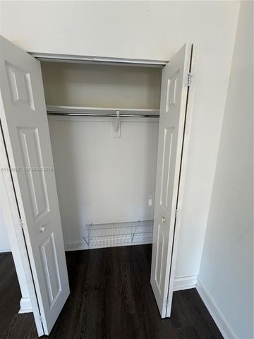 5199 NW 7th St 111, Miami, FL 33126