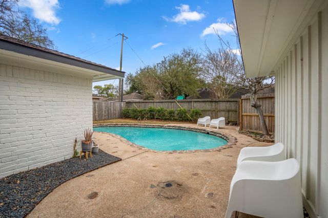 10735 Lynbrook Drive, Houston, TX 77042