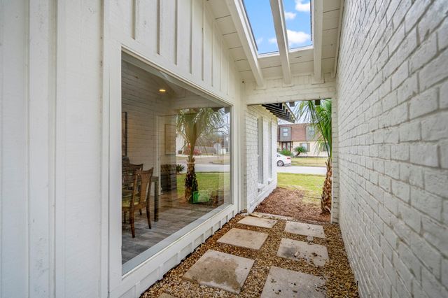 10735 Lynbrook Drive, Houston, TX 77042
