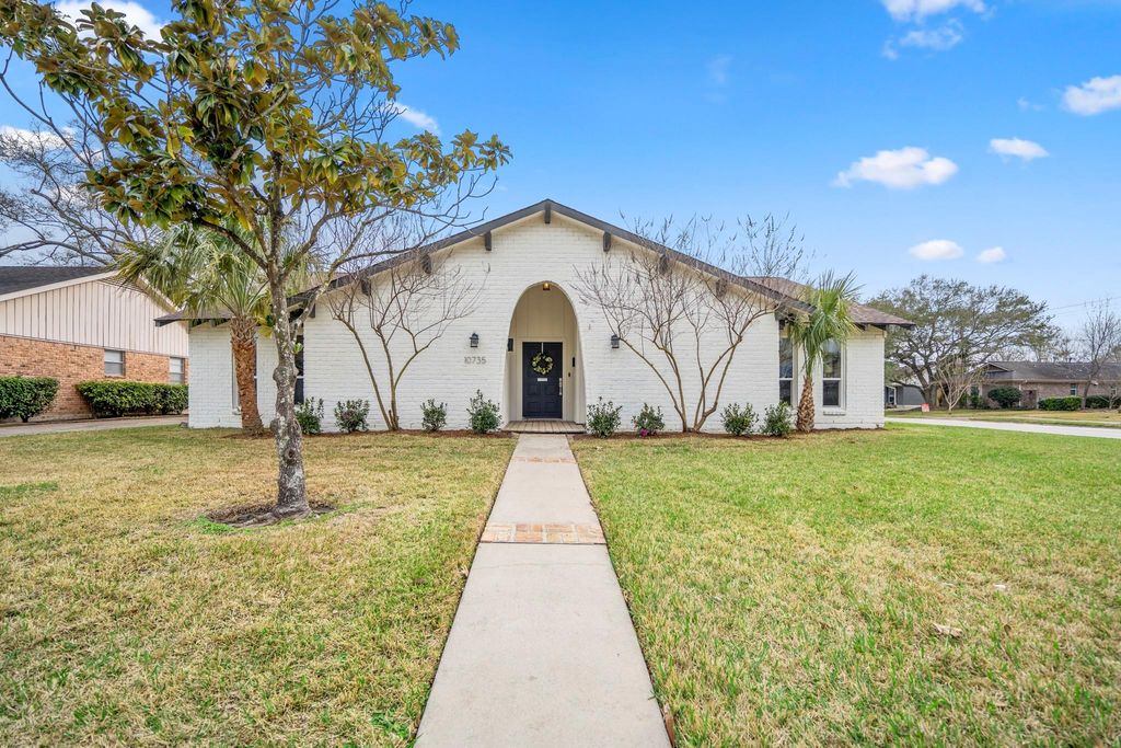 10735 Lynbrook Drive, Houston, TX 77042