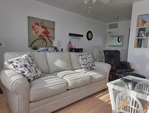 2180 Lake Osborne Drive 19, Lake Worth Beach, FL 33461