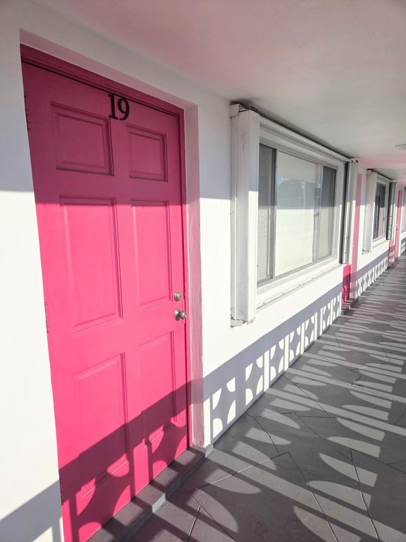 2180 Lake Osborne Drive 19, Lake Worth Beach, FL 33461