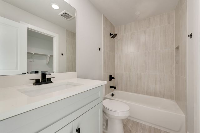 6810 Windward View Drive, Rowlett, TX 75088