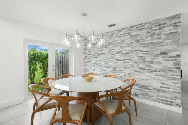 52 Gables Boulevard, Weston, FL 33326