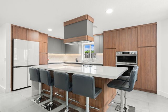 52 Gables Boulevard, Weston, FL 33326