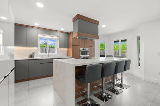 52 Gables Boulevard, Weston, FL 33326