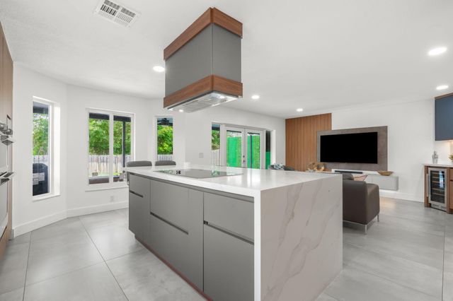 52 Gables Boulevard, Weston, FL 33326
