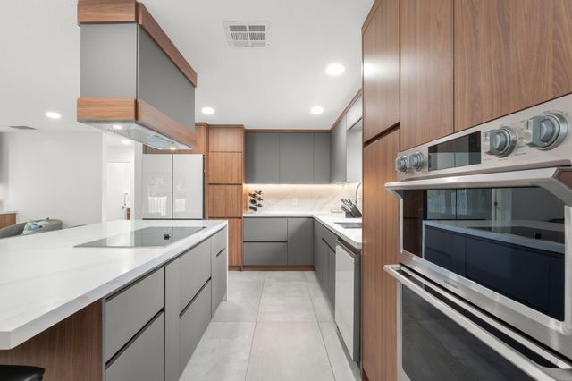 52 Gables Boulevard, Weston, FL 33326