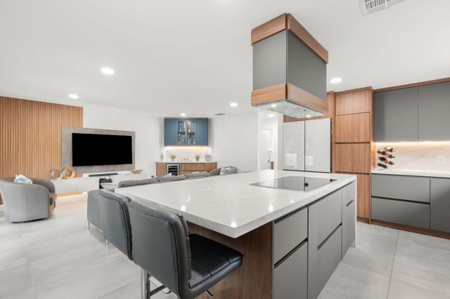52 Gables Boulevard, Weston, FL 33326